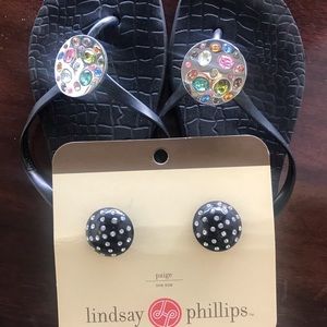 Lindsay Phillips siz9 black flip flops